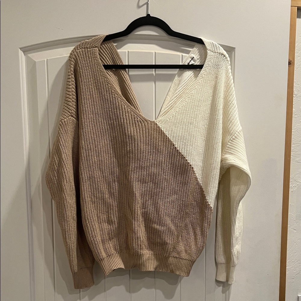 superdown Two-Tone V-Neck Sweater - Cream and Brown